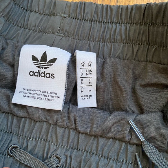 Adidas grey sweat pants - Picture 3 of 4